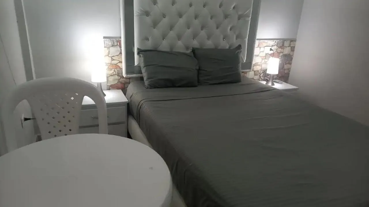 Hotel Bm-17 Cerca Al Mar Con Aire Acondicionada Y Wifi Cartagena 0*,